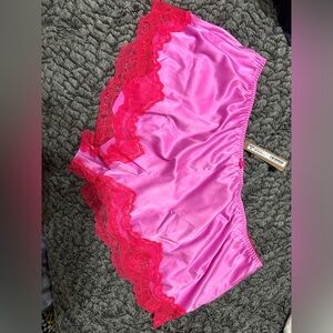 Skims XL WOVEN SHINE LACE TAP SHORT | NEON ORCHID